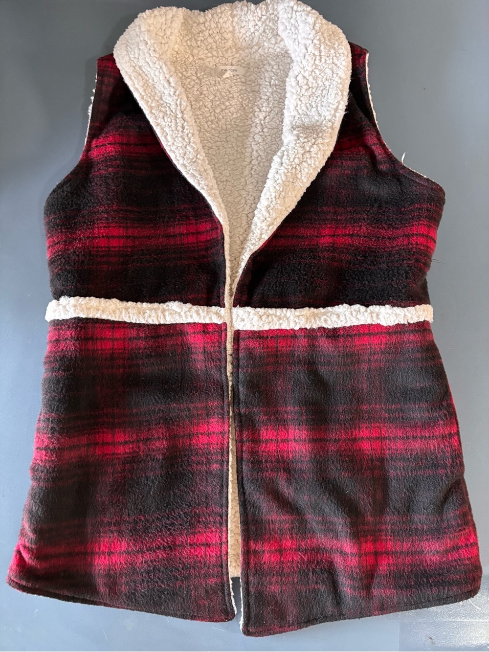 Maurices Woman's Sherpa Lined Red & Black Plaid Vest Open Front size Small